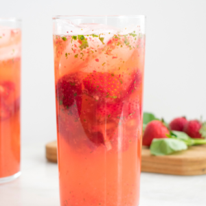 Strawberry Lemonade 16oz Medium